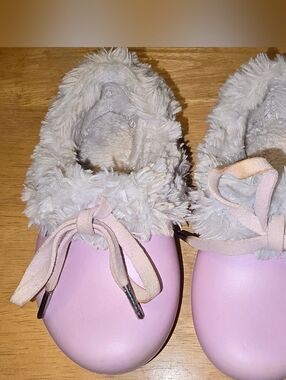 Crocs Girls "Gretel" - Lined Clogs Slippers Pink Faux Fur Size 6/7 Cozy EUC